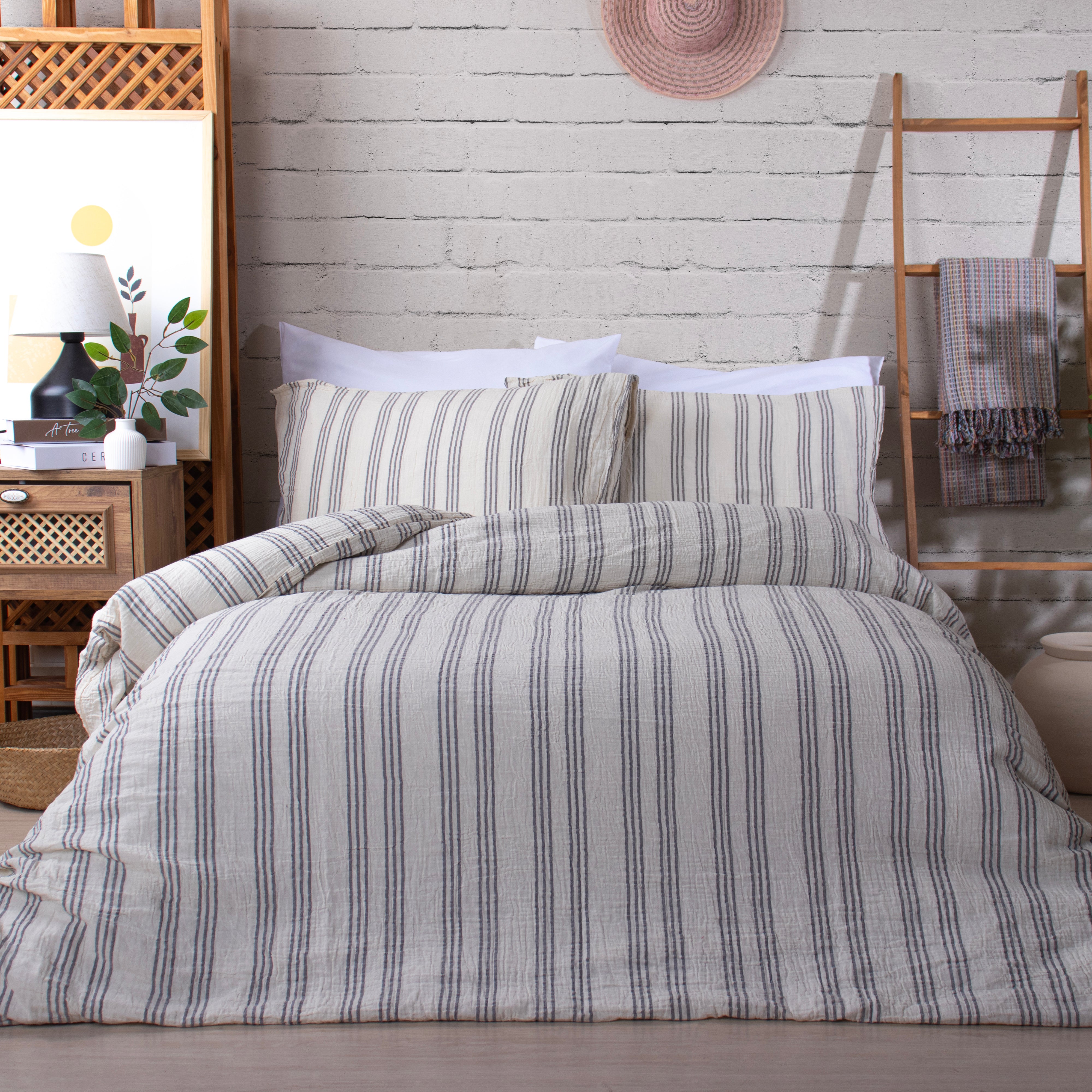 Elara Çizgili Nevresim Takımı